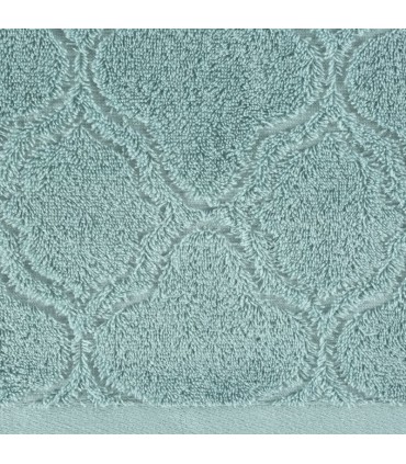 Towel with ornamental design in jacquard fabric