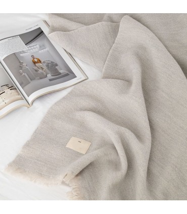 Warm Wool Blanket with Fringe Neutral Colors 130x170cm Coll. Savana Light Grey